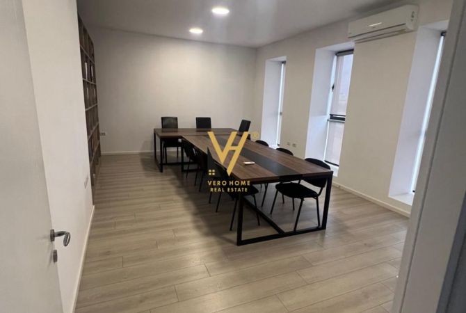 Ambient biznesi me qera 4+1 ne Tirane - 2,600 Euro
