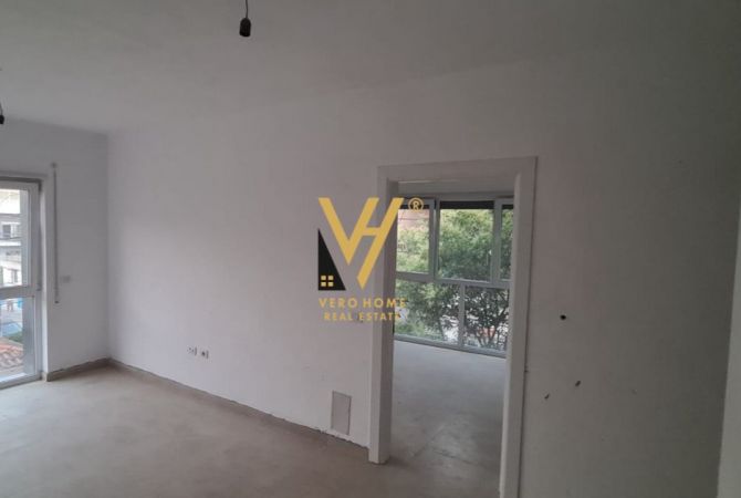 Ambjent biznesi me qera 3+1 ne Tirane - 40,000 Leke