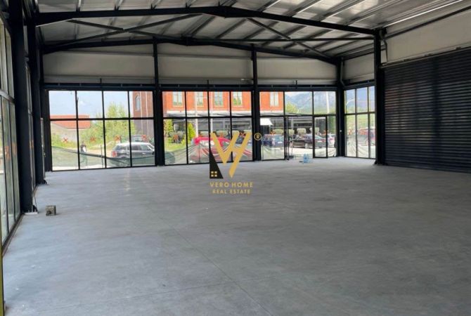 Ambiente Commerciale in Affitto 4+1 a Tirana - 2,000 Euro