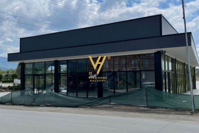 JEPET KAPANON 1.400 M2 ME QERA NE ZALL HERR 2.000 EURO