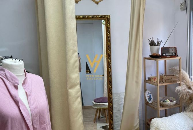 Ambiente Commerciale in Vendita 6+1 a Tirana - 3,000 Euro