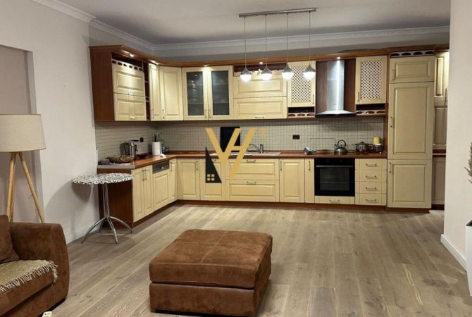 Shtepi ne shitje Apartament ne Tirane, 2+1, Mobilimi E mobiluar, Pagesa 250,000  Euro.