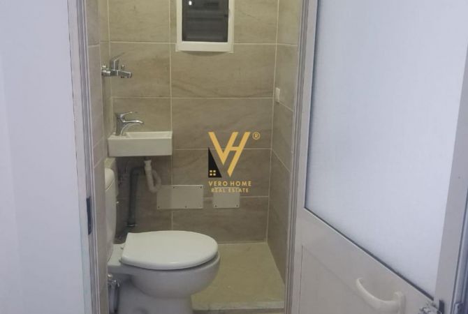 Ambiente Commerciale in Affitto 1+1 a Tirana - 400 Euro