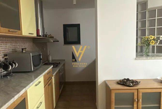 Ambient biznesi me qera 3+1 ne Tirane - 1,300 Euro