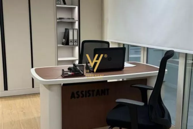 Ambiente Commerciale in Affitto 3+1 a Tirana - 500 Euro