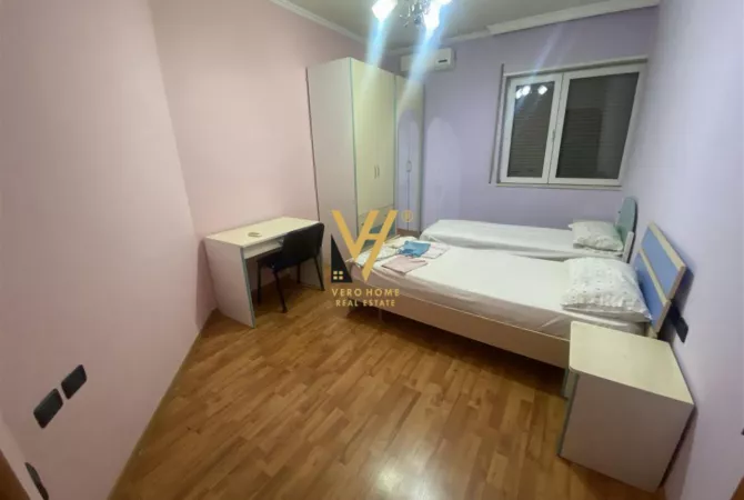 Shtepi me qera Apartament ne Tirane, 3+1, Mobilimi E mobiluar, Pagesa 800  Euro.