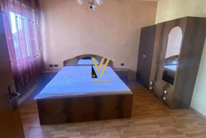 Shtepi me qera Apartament ne Tirane, 3+1, Mobilimi E mobiluar, Pagesa 800  Euro.