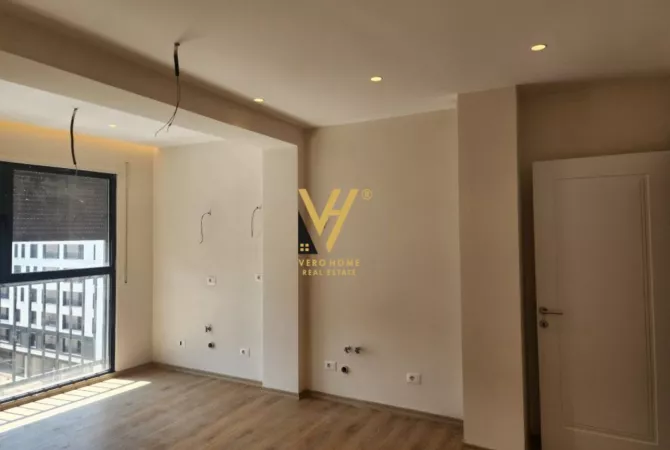 Ambiente Commerciale in Affitto 3+1 a Tirana - 500 Euro