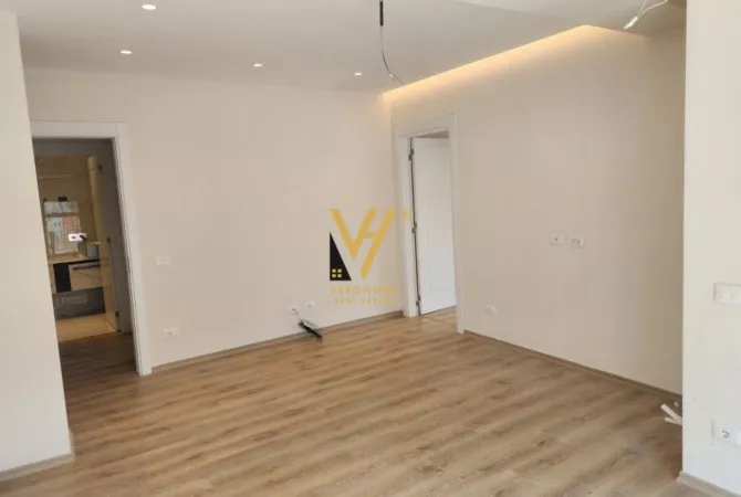 Ambiente Commerciale in Affitto 3+1 a Tirana - 500 Euro