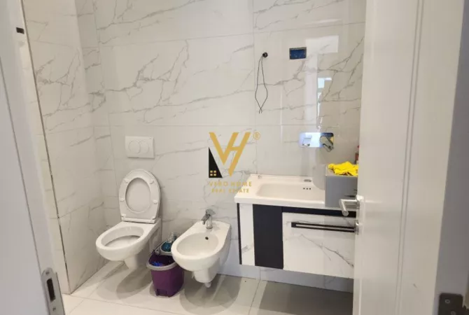 JEPET AMBIENT 92 M2 ME QERA TE BULEVARDI I RI 500 EURO