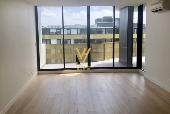 Ambiente Commerciale in Affitto 3+1 a Tirana - 2,000 Euro