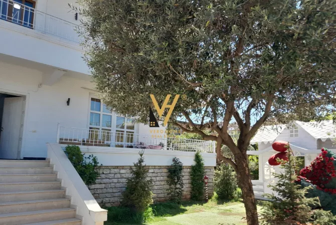 Shtepi ne shitje Vila Luksoze ne Tirane, 7+1, Mobilimi Bosh, pa mobiluar, Pagesa 515,000  Euro.