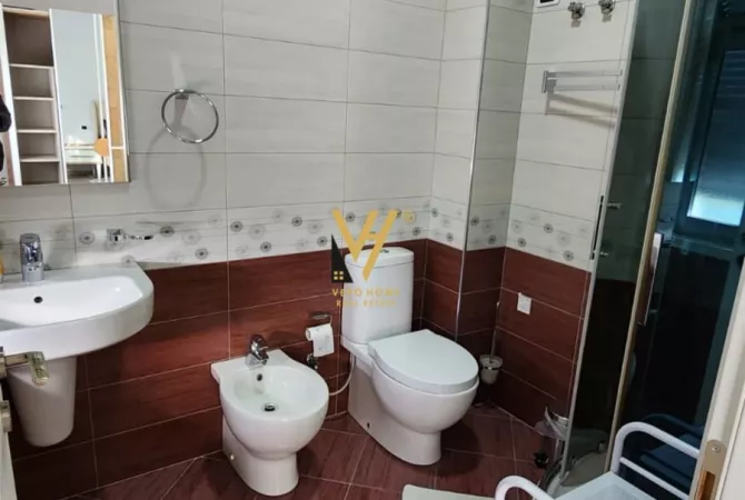 Shtepi me qera Apartament ne Tirane, 3+1, Mobilimi E mobiluar, Pagesa 1,500  Euro.