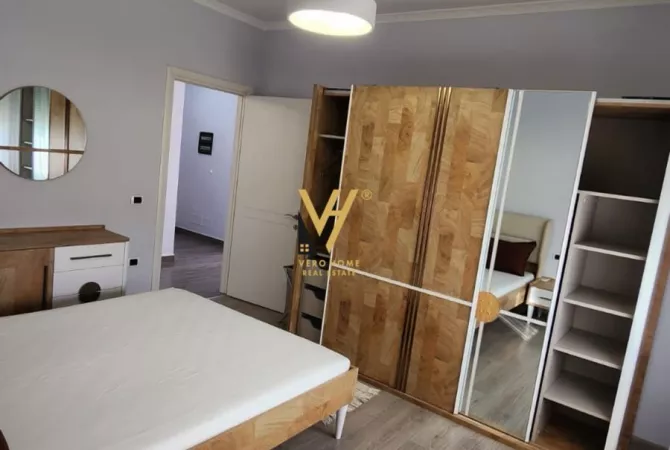 Shtepi me qera Apartament ne Tirane, 3+1, Mobilimi E mobiluar, Pagesa 1,500  Euro.