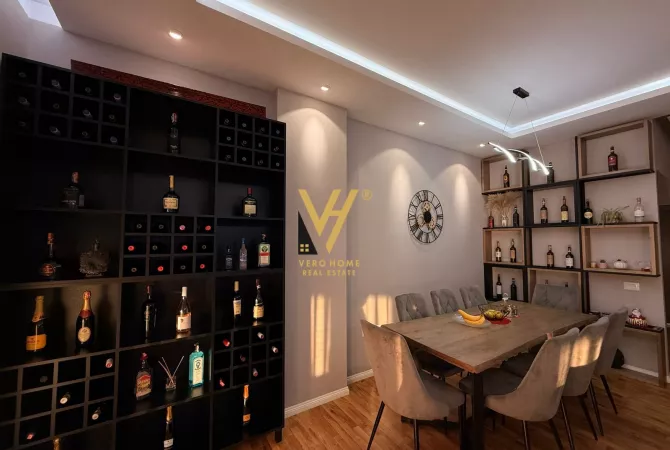 Shtepi ne shitje Apartament ne Tirane, 2+1, Mobilimi E mobiluar, Pagesa 300,000  Euro.