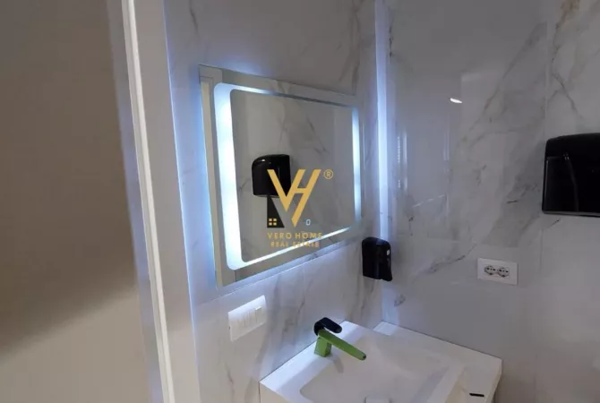 Ambiente Commerciale in Affitto 3+1 a Tirana - 6,000 Euro
