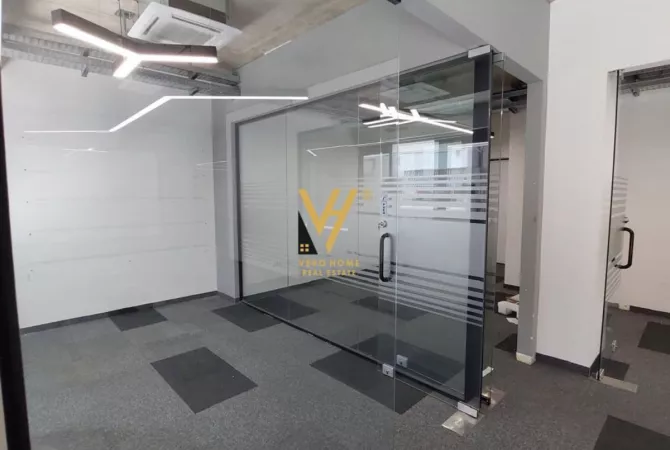 JEPET ZYRE 370M2 ME QERA TE RRUGA E KOSOVARVE 6.000 EURO