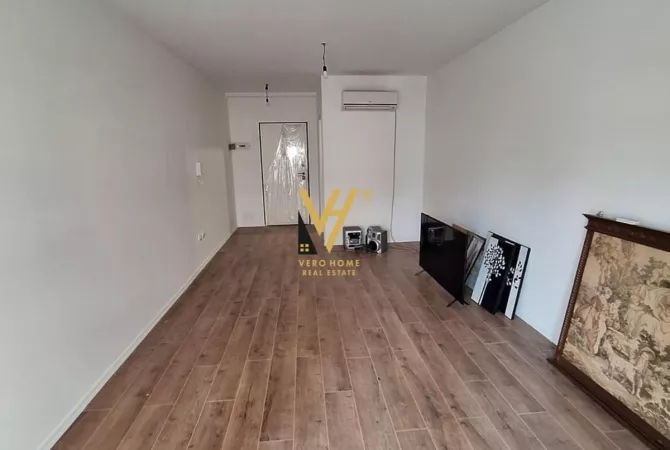Ambiente Commerciale in Affitto 3+1 a Tirana - 60,000 Leke