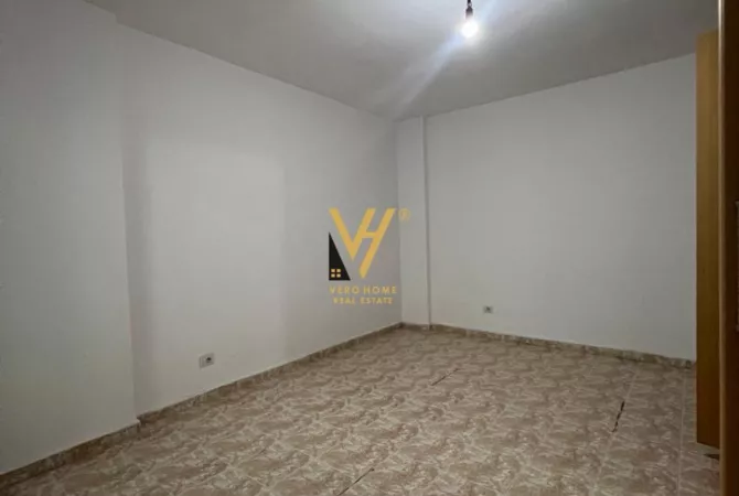 Shtepi ne shitje Apartament ne Tirane, 3+1, Mobilimi Pjeserisht e mobiluar, Pagesa 265,800  Euro.