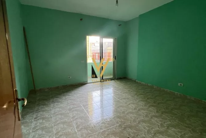 Shtepi ne shitje Apartament ne Tirane, 3+1, Mobilimi Pjeserisht e mobiluar, Pagesa 265,800  Euro.