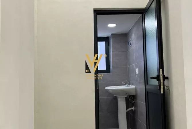Ambiente Commerciale in Affitto 1+1 a Tirana - 525,000 Euro