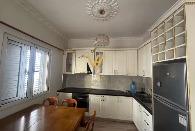 Shtepi me qera Apartament ne Tirane, 2+1, Mobilimi E mobiluar, Pagesa 700  Euro.