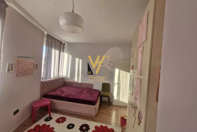 Shtepi ne shitje Apartament ne Tirane, 2+1, Mobilimi E mobiluar, Pagesa 210,000  Euro.