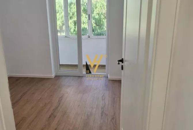 Shtepi ne shitje Apartament ne Tirane, 1+1, Mobilimi Bosh, pa mobiluar, Pagesa 135,000  Euro.