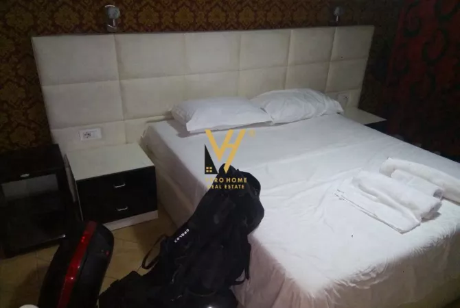 Ambiente Commerciale in Affitto 5+1 a Tirana - 7,500 Euro