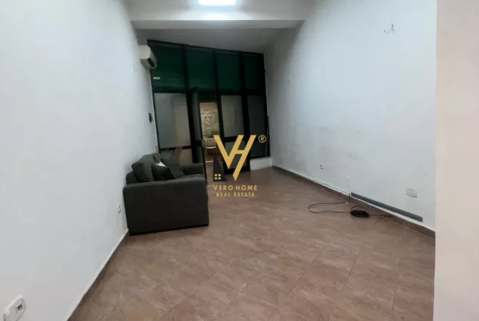 Ambiente Commerciale in Affitto 3+1 a Tirana - 250 Euro