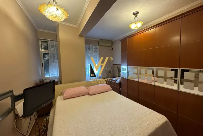 Shtepi me qera Apartament ne Tirane, 2+1, Mobilimi E mobiluar, Pagesa 80,000  Leke.