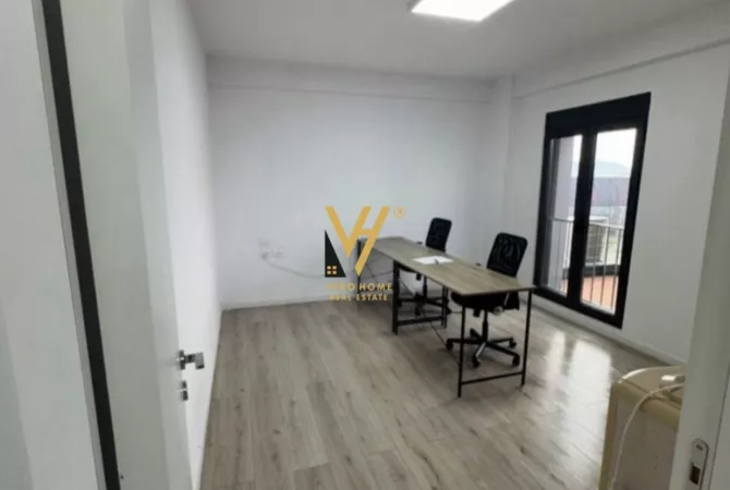 Ambjent biznesi me qera 3+1 ne Tirane - 900 Euro