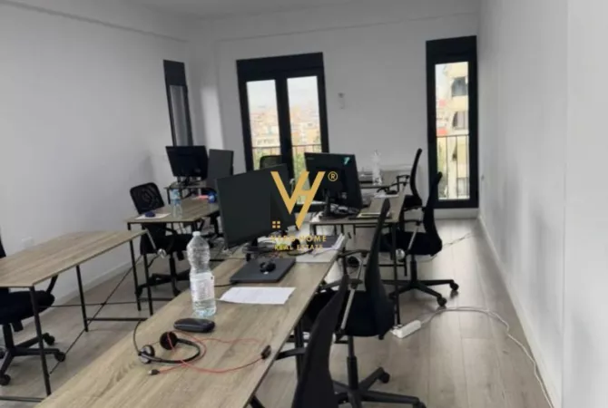 Ambjent biznesi me qera 3+1 ne Tirane - 900 Euro