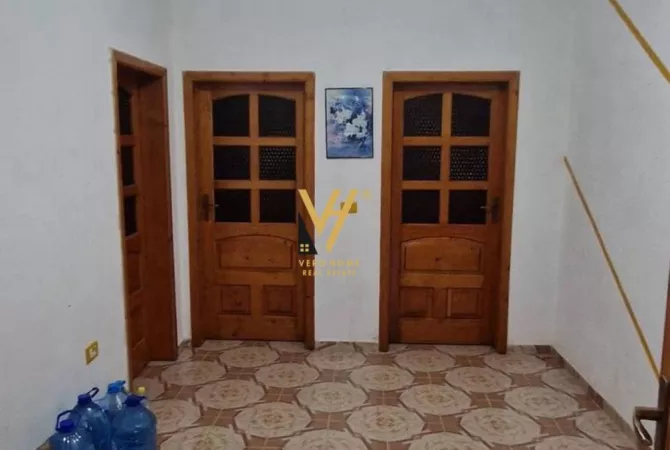 Shtepi ne shitje Shtepi Private ne Tirane, 2+1, Mobilimi E mobiluar, Pagesa 150,000  Euro.