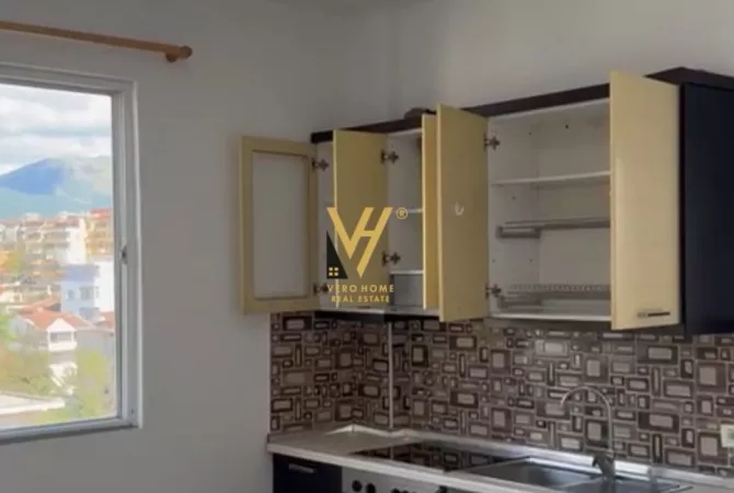 Ambjent biznesi me qera 3+1 ne Tirane - 350 Euro