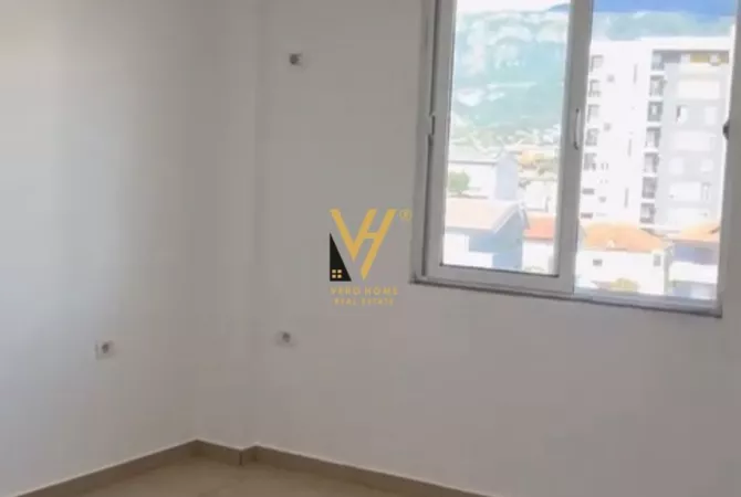 Ambjent biznesi me qera 3+1 ne Tirane - 350 Euro