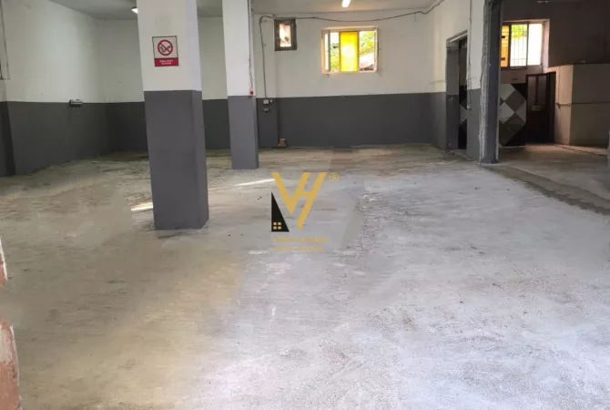 Ambjent biznesi me qera 4+1 ne Tirane - 1,700 Euro