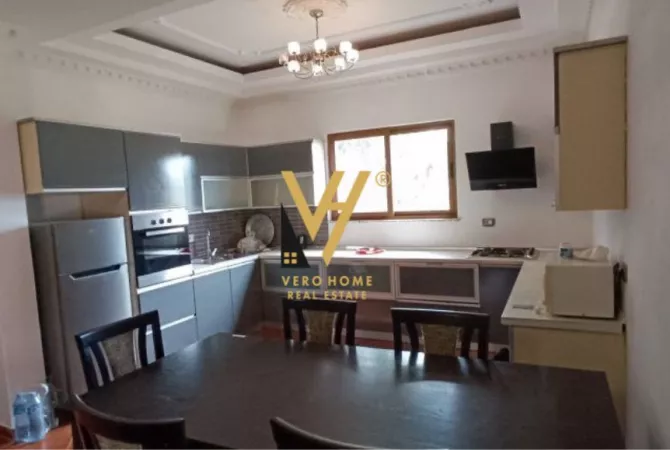 Shtepi me qera Apartament ne Tirane, 3+1, Mobilimi E mobiluar, Pagesa 600  Euro.