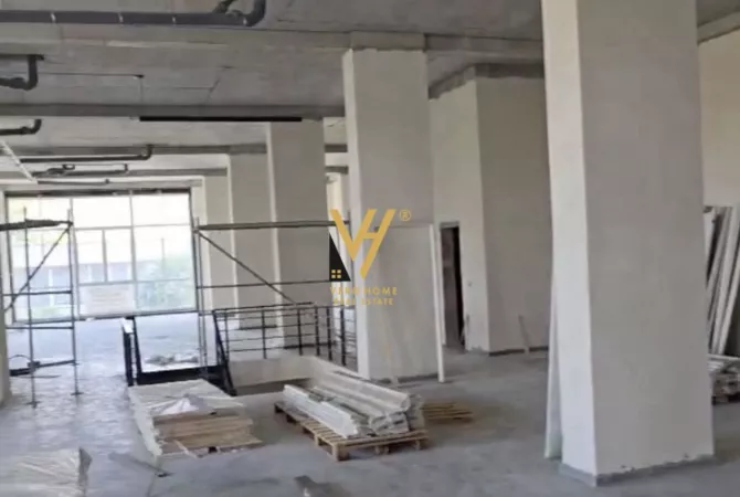 Ambiente Commerciale in Affitto 3+1 a Tirana - 3,000 Euro