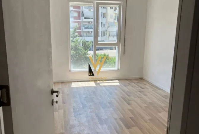 Ambjent biznesi me qera 3+1 ne Tirane - 600 Euro