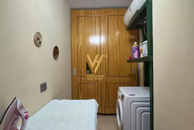 Shtepi ne shitje Apartament ne Tirane, 2+1, Mobilimi E mobiluar, Pagesa 150,000  Euro.