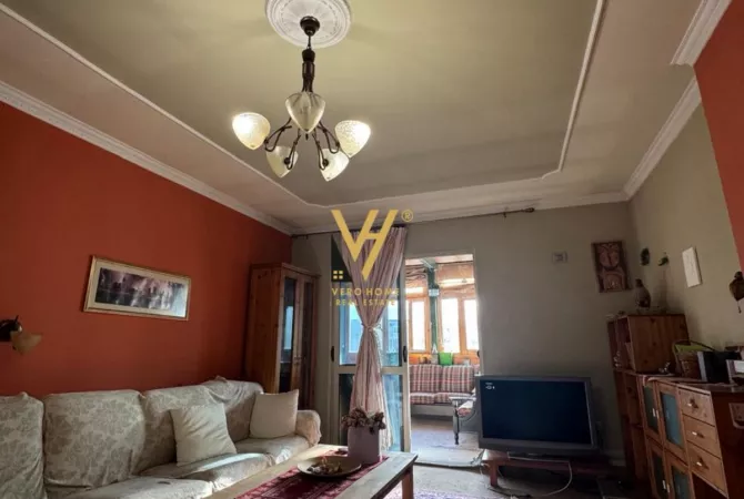 Shtepi ne shitje Apartament ne Tirane, 2+1, Mobilimi E mobiluar, Pagesa 150,000  Euro.