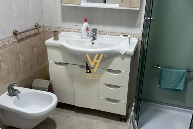 Ambjent biznesi me qera 3+1 ne Tirane - 1,000 Euro