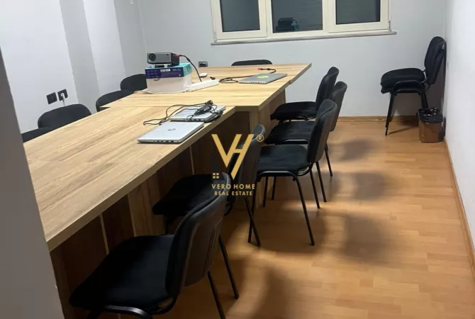 Ambjent biznesi me qera 3+1 ne Tirane - 1,000 Euro