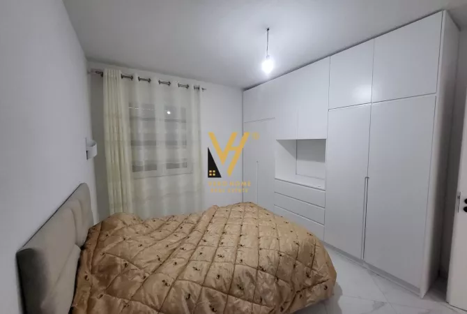 Shtepi me qera Apartament ne Tirane, 3+1, Mobilimi E mobiluar, Pagesa 700  Euro.