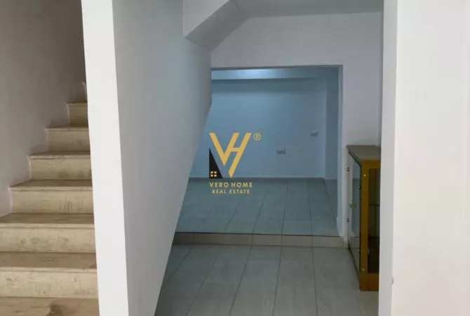 Ambient biznesi me qera 3+1 ne Tirane - 1,500 Euro