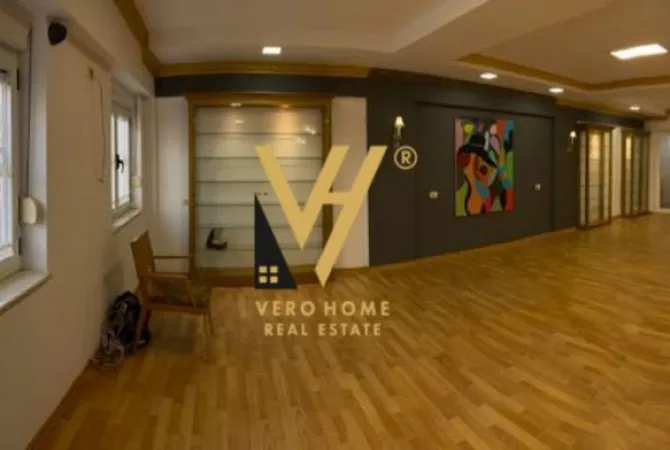 Ambient biznesi me qera 3+1 ne Tirane - 1,500 Euro