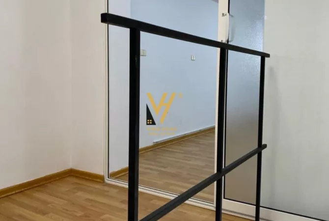 JEPET AMBIENT DUPLEX 122 M2 ME QIRA PRANE MUZEUT KOMBETAR 1.500 EURO