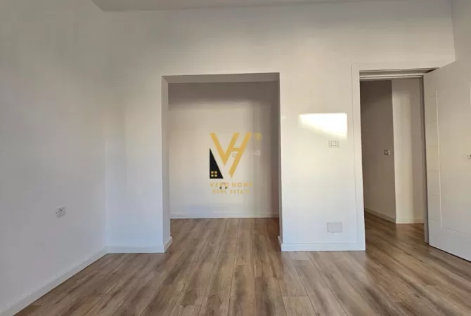 Shtepi ne shitje Apartament ne Tirane, 2+1, Mobilimi Bosh, pa mobiluar, Pagesa 173,000  Euro.