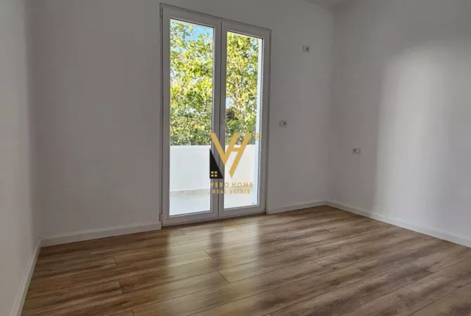 Shtepi ne shitje Apartament ne Tirane, 2+1, Mobilimi Bosh, pa mobiluar, Pagesa 173,000  Euro.